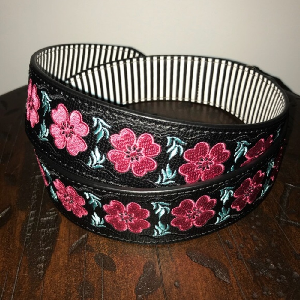 Henri bendel New York guitar strap black